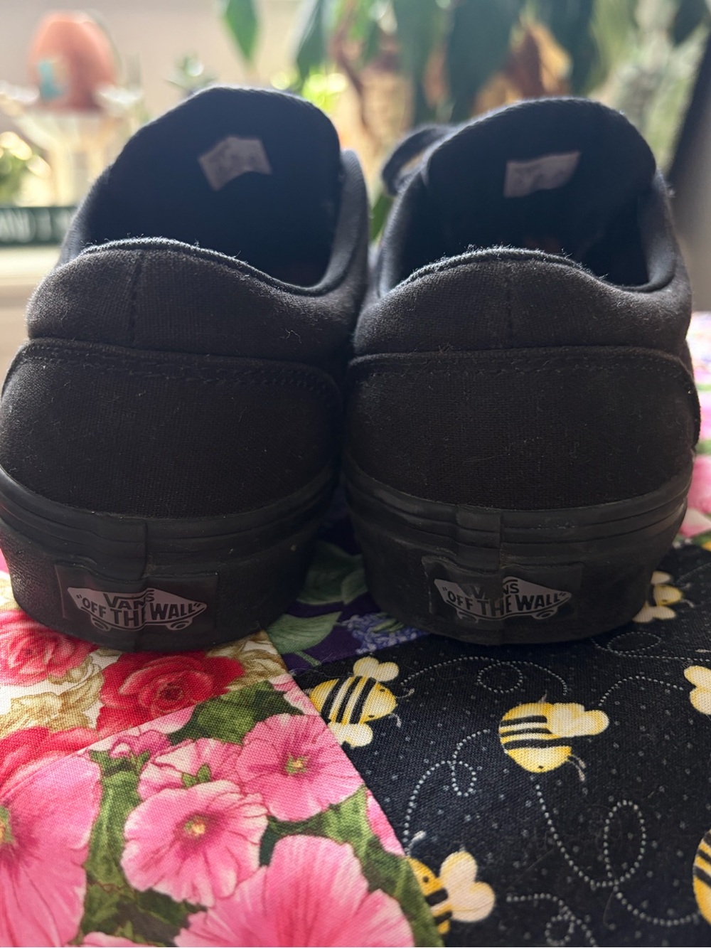 Vans Women’s Black Canvas Low-Top Sneakers - Picture 4 of 7